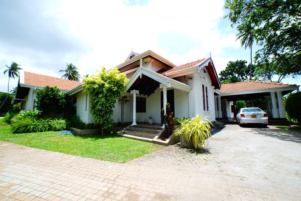Lespri Grand Hotel Negombo Ngoại thất bức ảnh