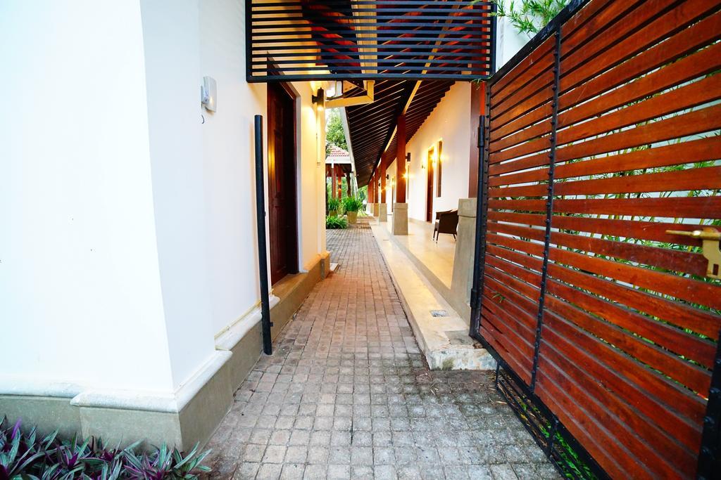 Lespri Grand Hotel Negombo Ngoại thất bức ảnh
