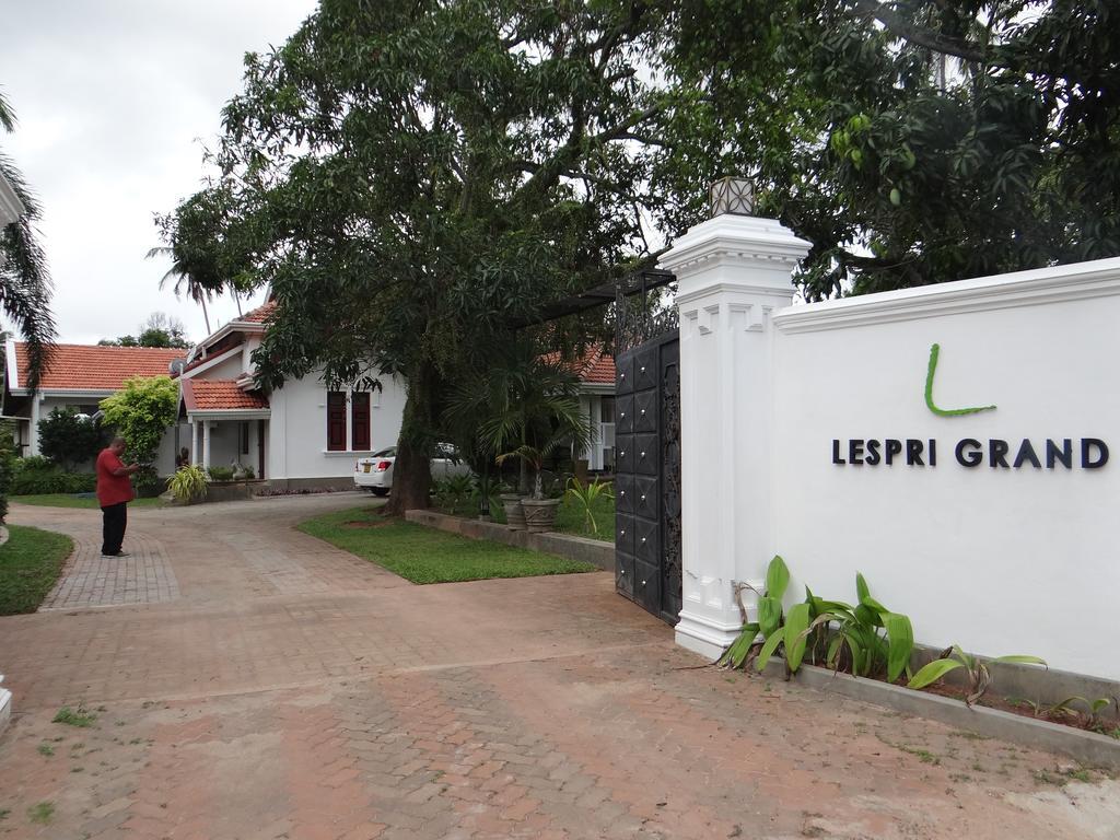 Lespri Grand Hotel Negombo Ngoại thất bức ảnh