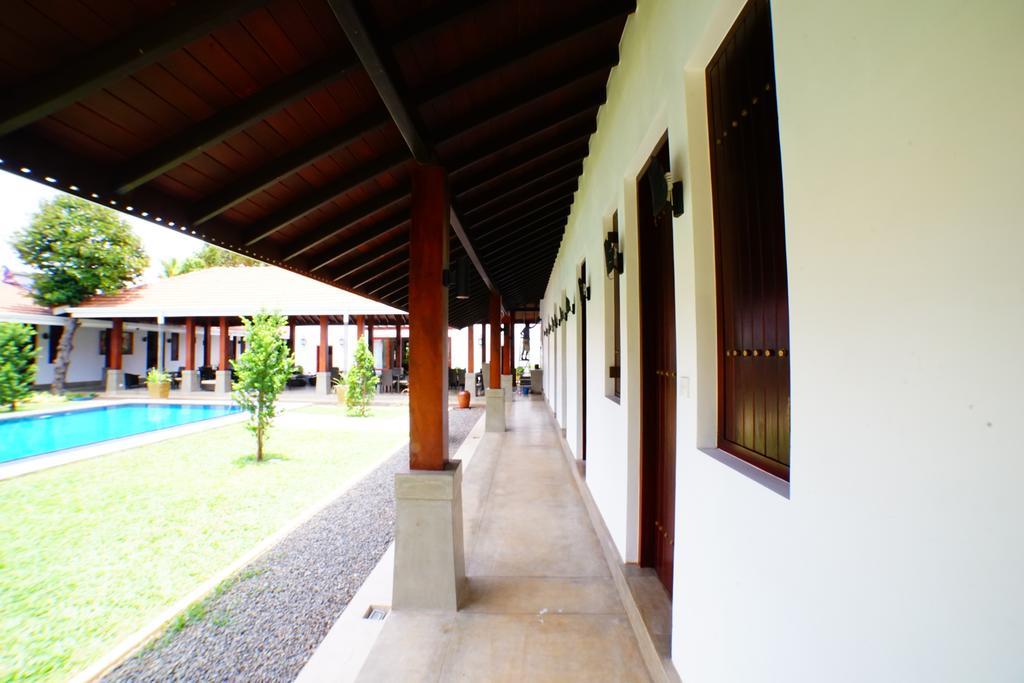 Lespri Grand Hotel Negombo Ngoại thất bức ảnh
