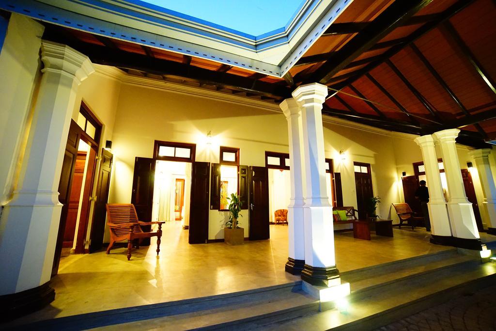 Lespri Grand Hotel Negombo Ngoại thất bức ảnh