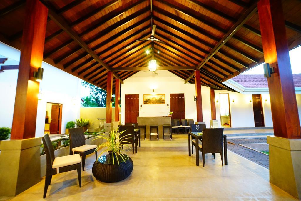 Lespri Grand Hotel Negombo Ngoại thất bức ảnh
