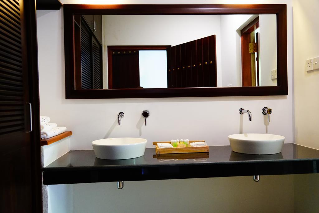 Lespri Grand Hotel Negombo Phòng bức ảnh