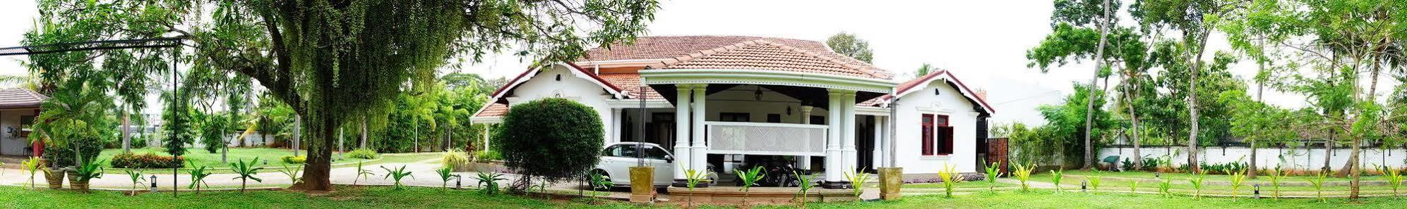 Lespri Grand Hotel Negombo Ngoại thất bức ảnh