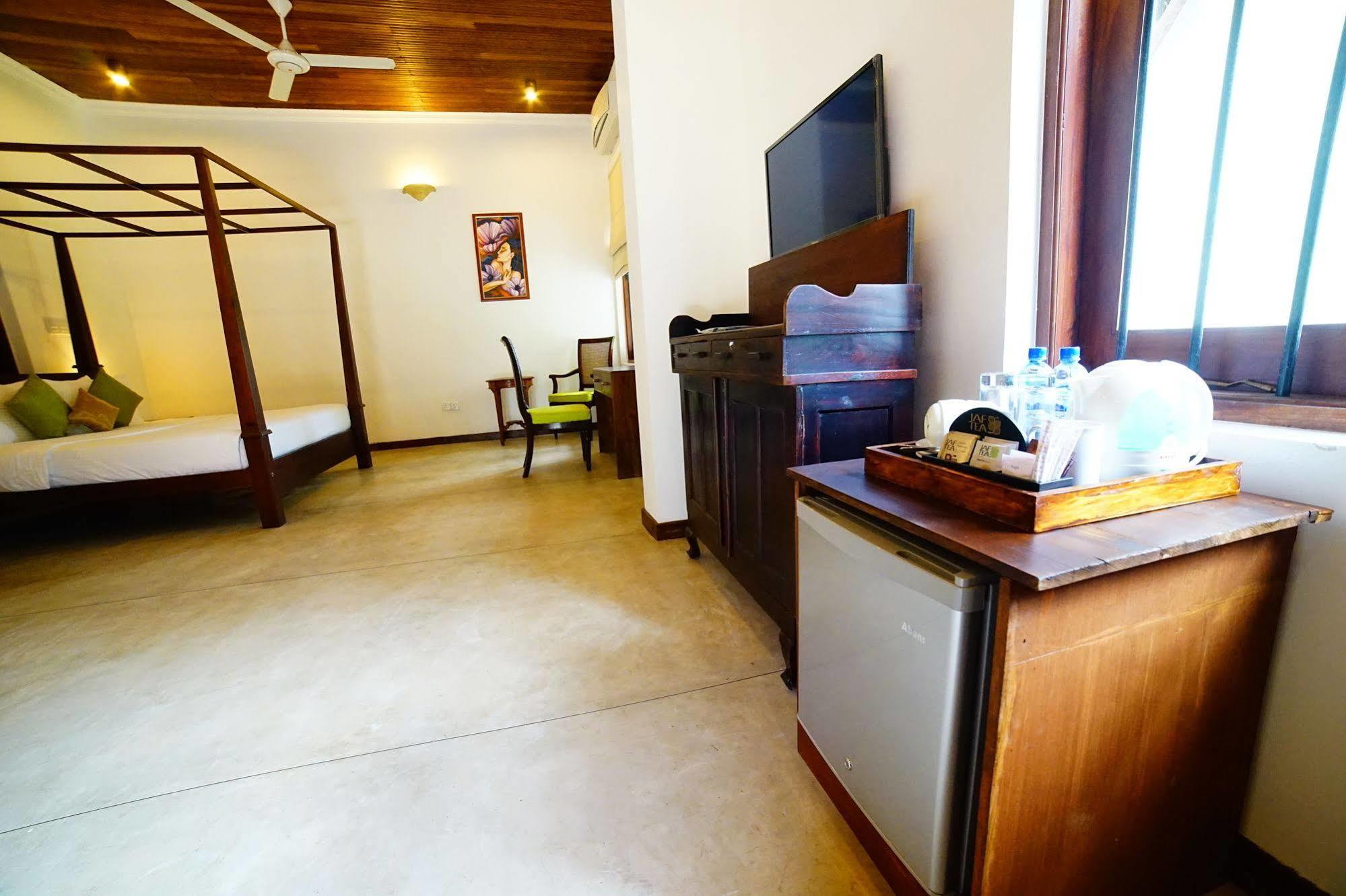 Lespri Grand Hotel Negombo Ngoại thất bức ảnh