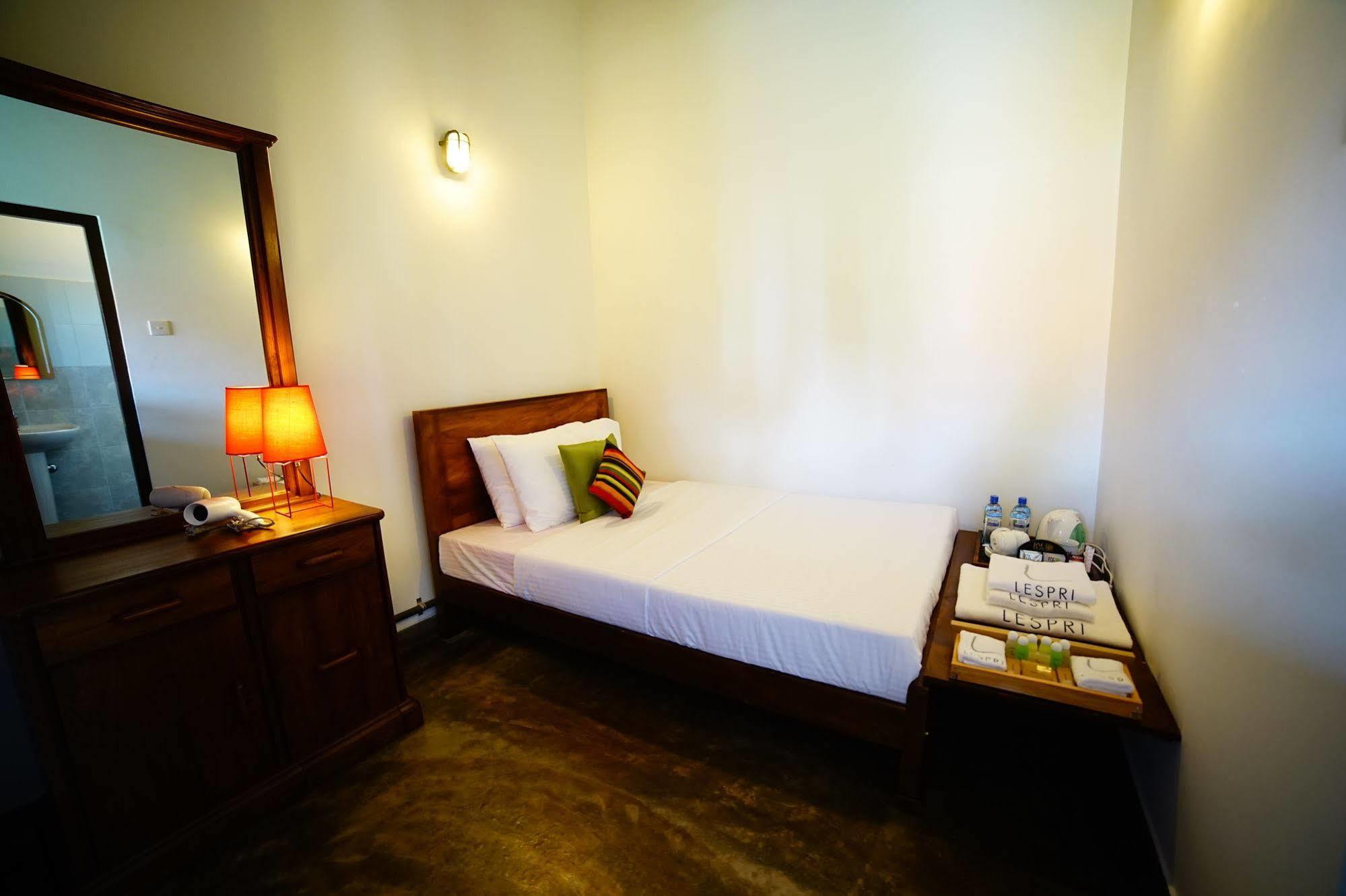 Lespri Grand Hotel Negombo Ngoại thất bức ảnh
