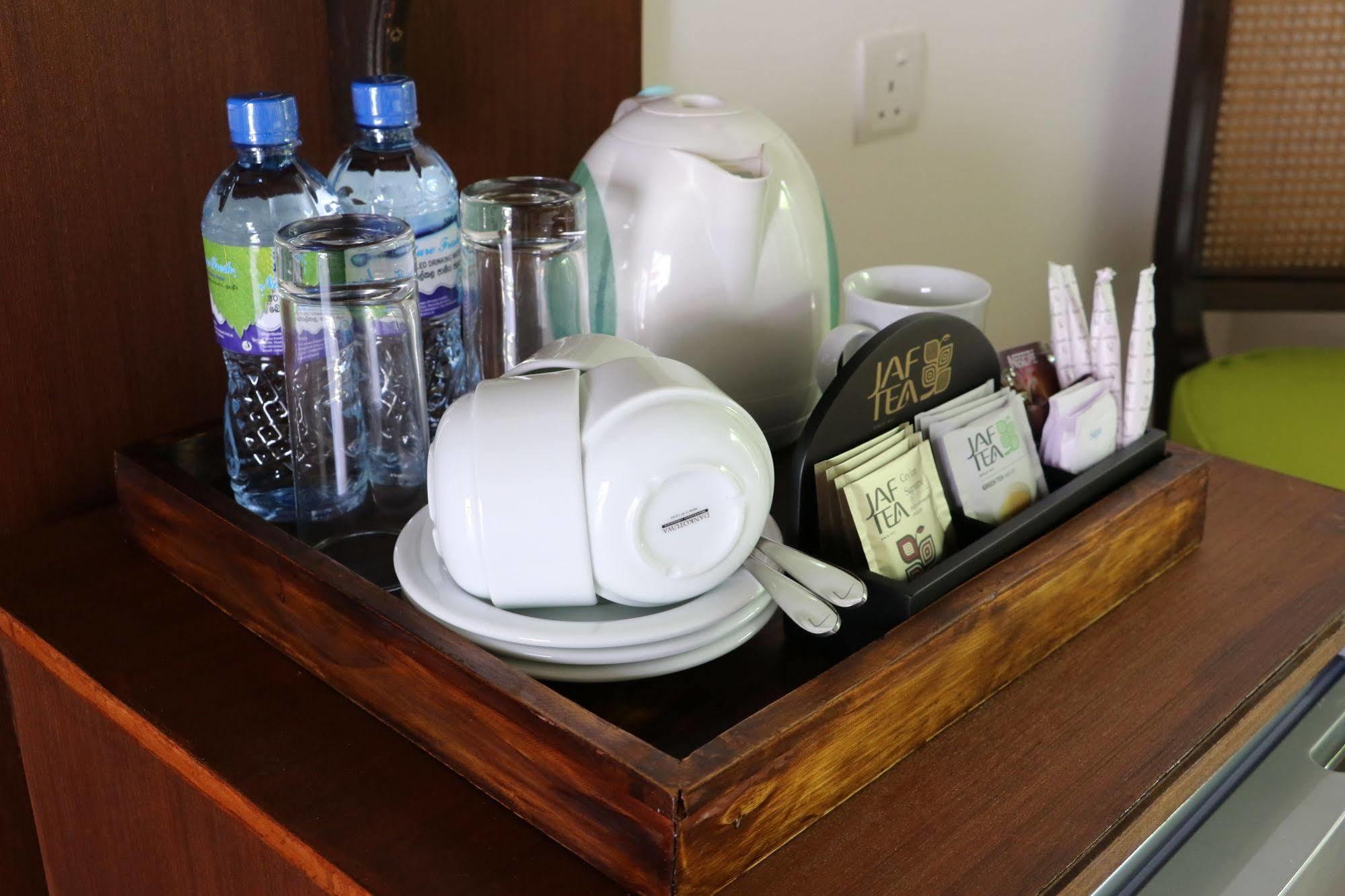 Lespri Grand Hotel Negombo Ngoại thất bức ảnh