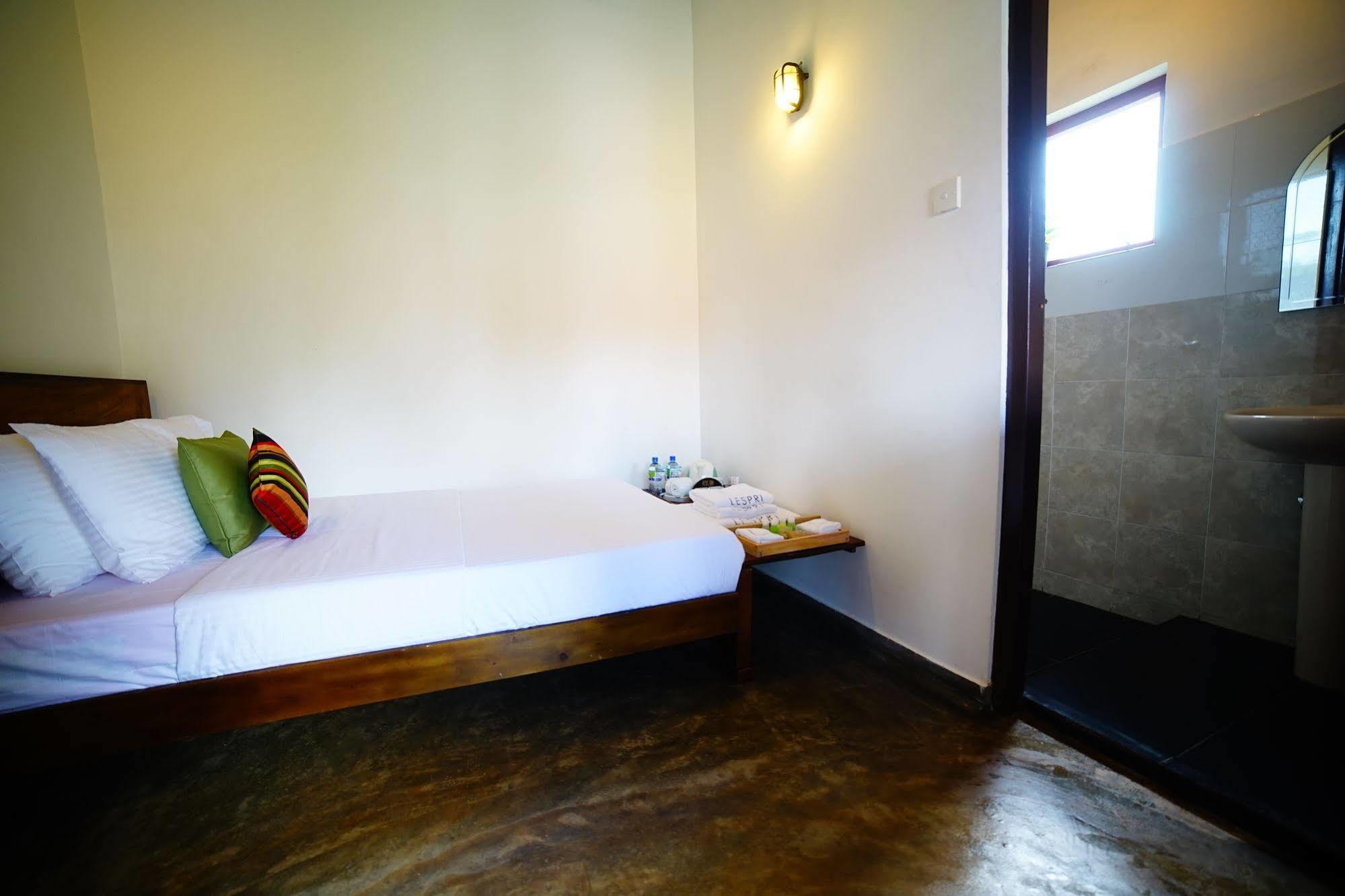 Lespri Grand Hotel Negombo Ngoại thất bức ảnh