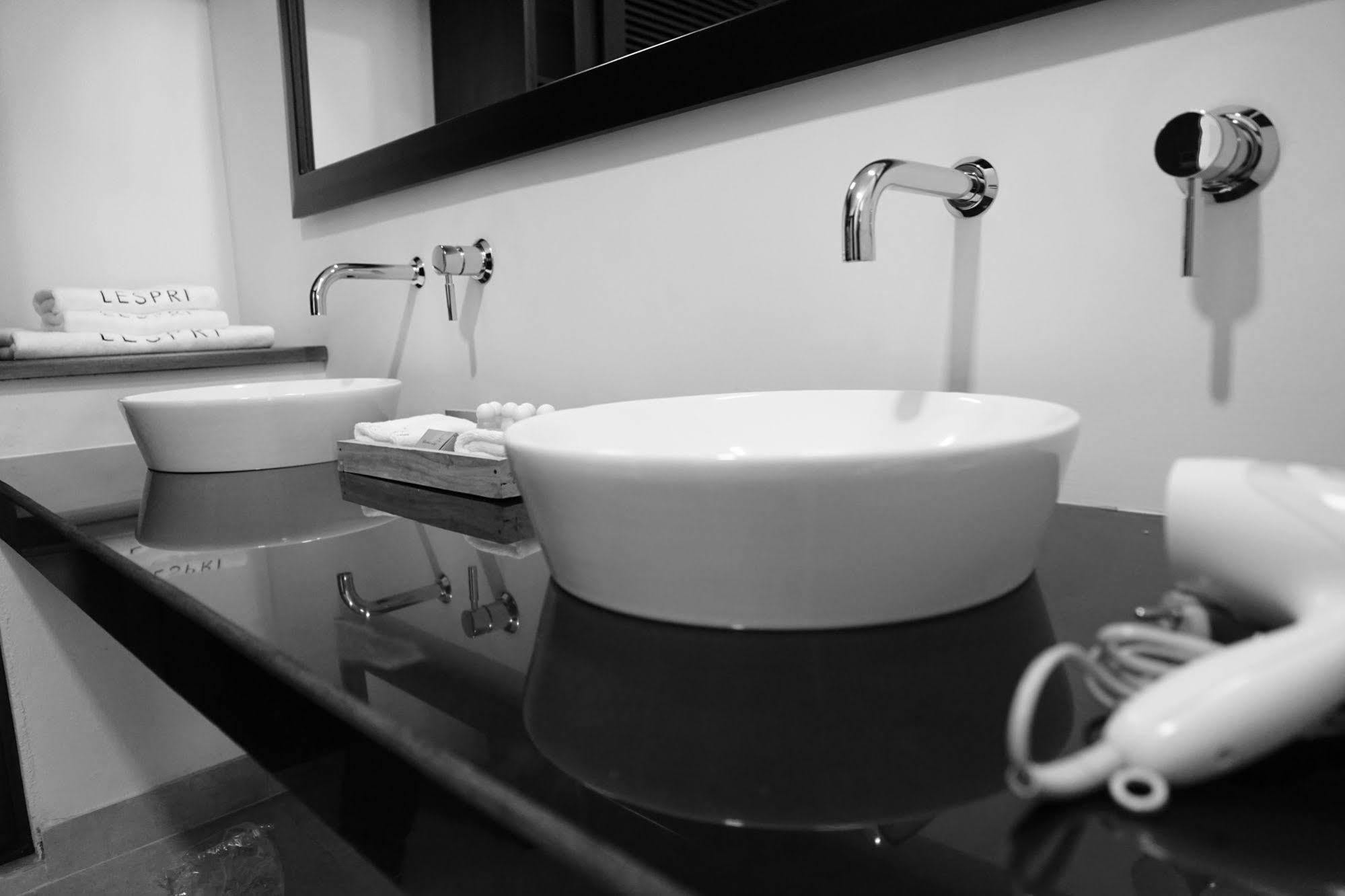 Lespri Grand Hotel Negombo Ngoại thất bức ảnh