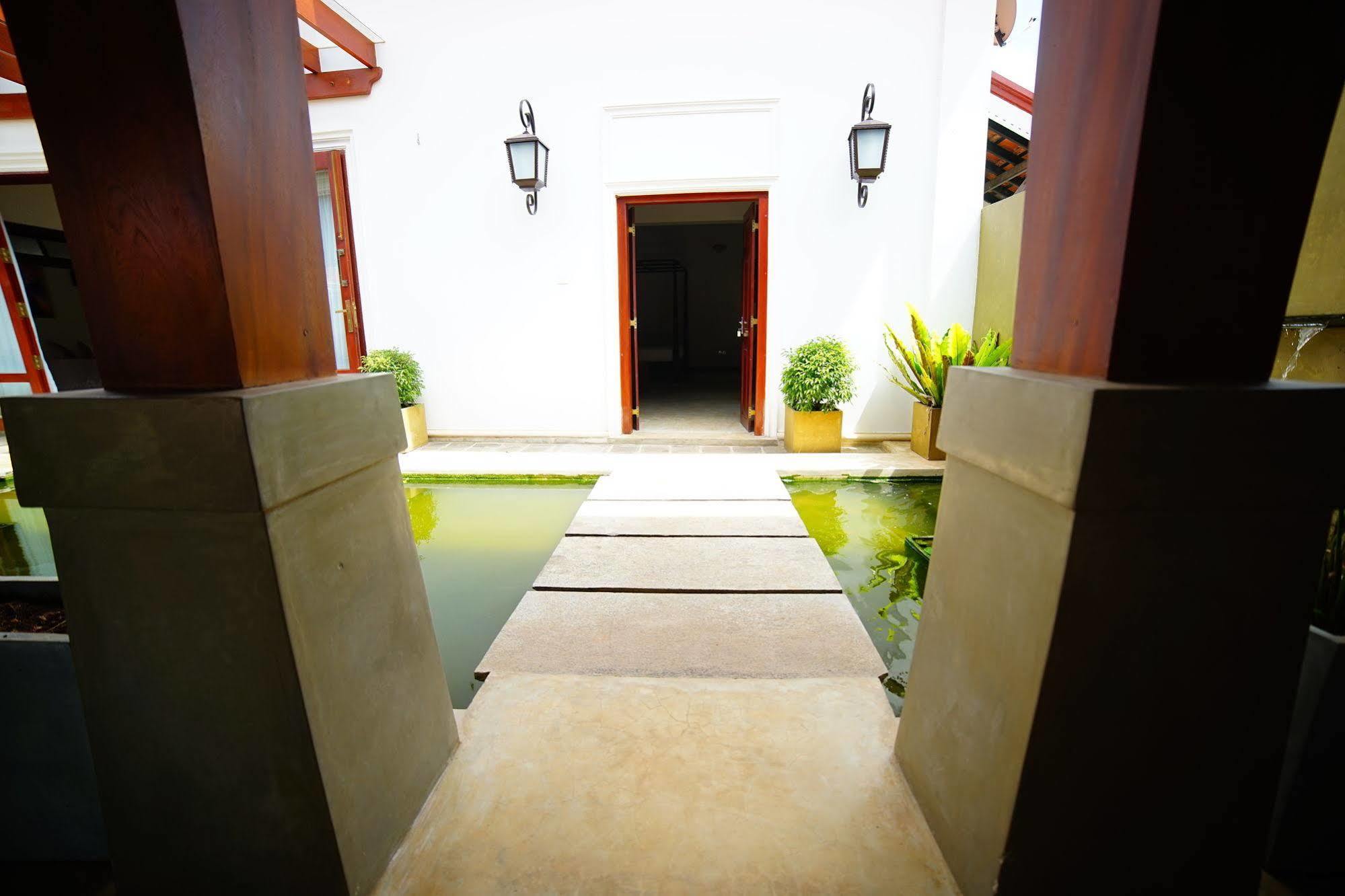 Lespri Grand Hotel Negombo Ngoại thất bức ảnh
